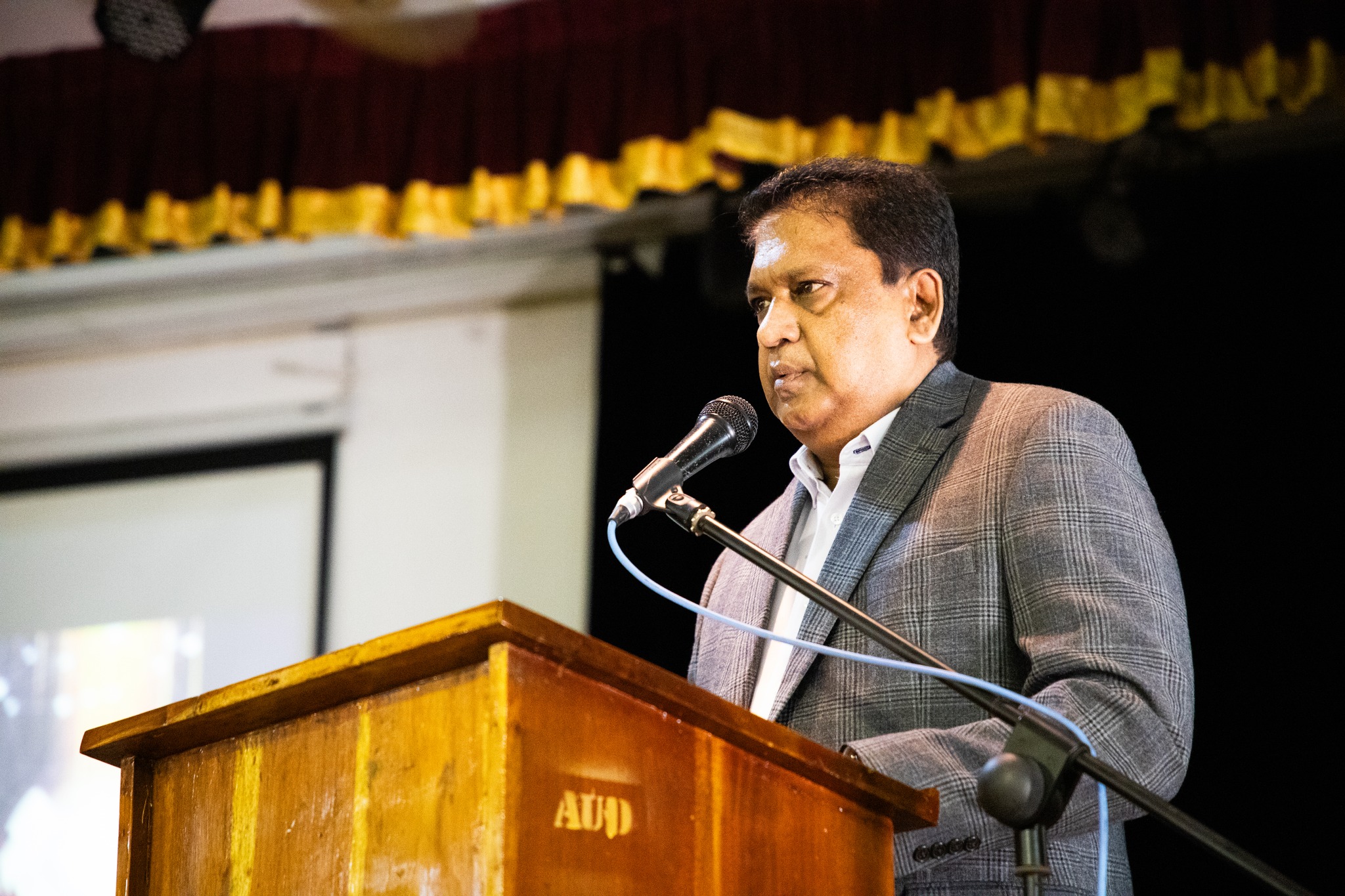 𝐂𝐚𝐫𝐞𝐞𝐫 𝐂𝐫𝐚𝐟𝐭: 𝐄𝐩𝐢𝐬𝐨𝐝𝐞 𝟎𝟏 - Navigating the Entrepreneurial Journey: Insights for Development and Career Guidance