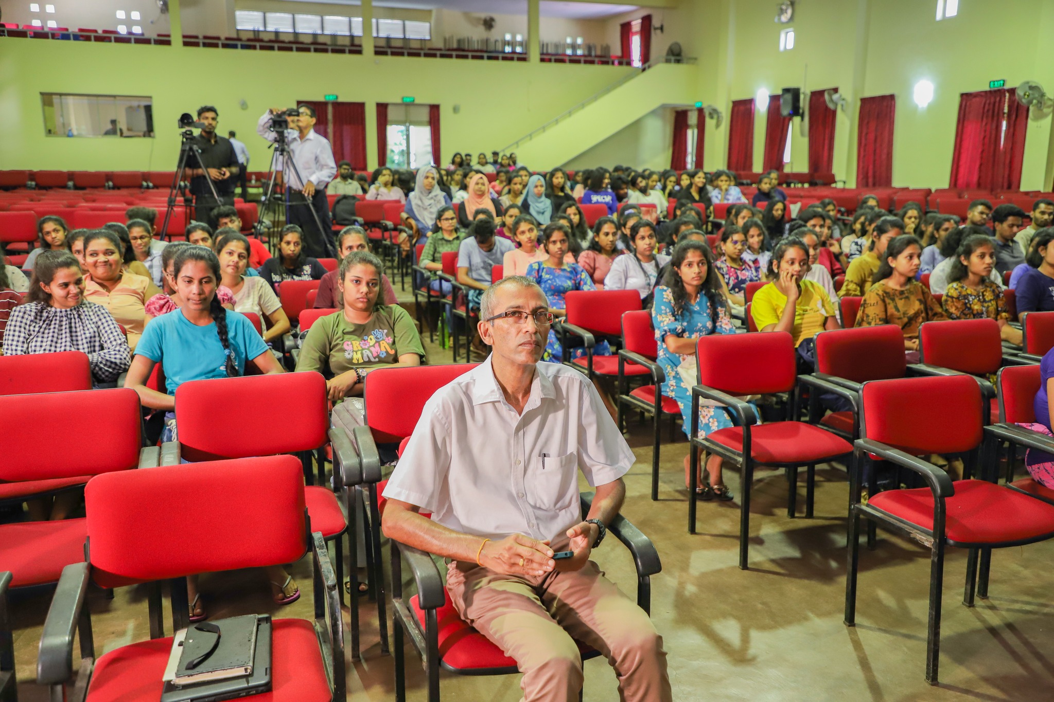 Gallery photo 4 for 𝐂𝐚𝐫𝐞𝐞𝐫 𝐂𝐫𝐚𝐟𝐭: 𝐄𝐩𝐢𝐬𝐨𝐝𝐞 𝟎𝟐 - Workshop on Entrepreneurship Full of Virtues ("ගුණධර්ම වලින් සපිරි ව්‍යවසායකත්වය")