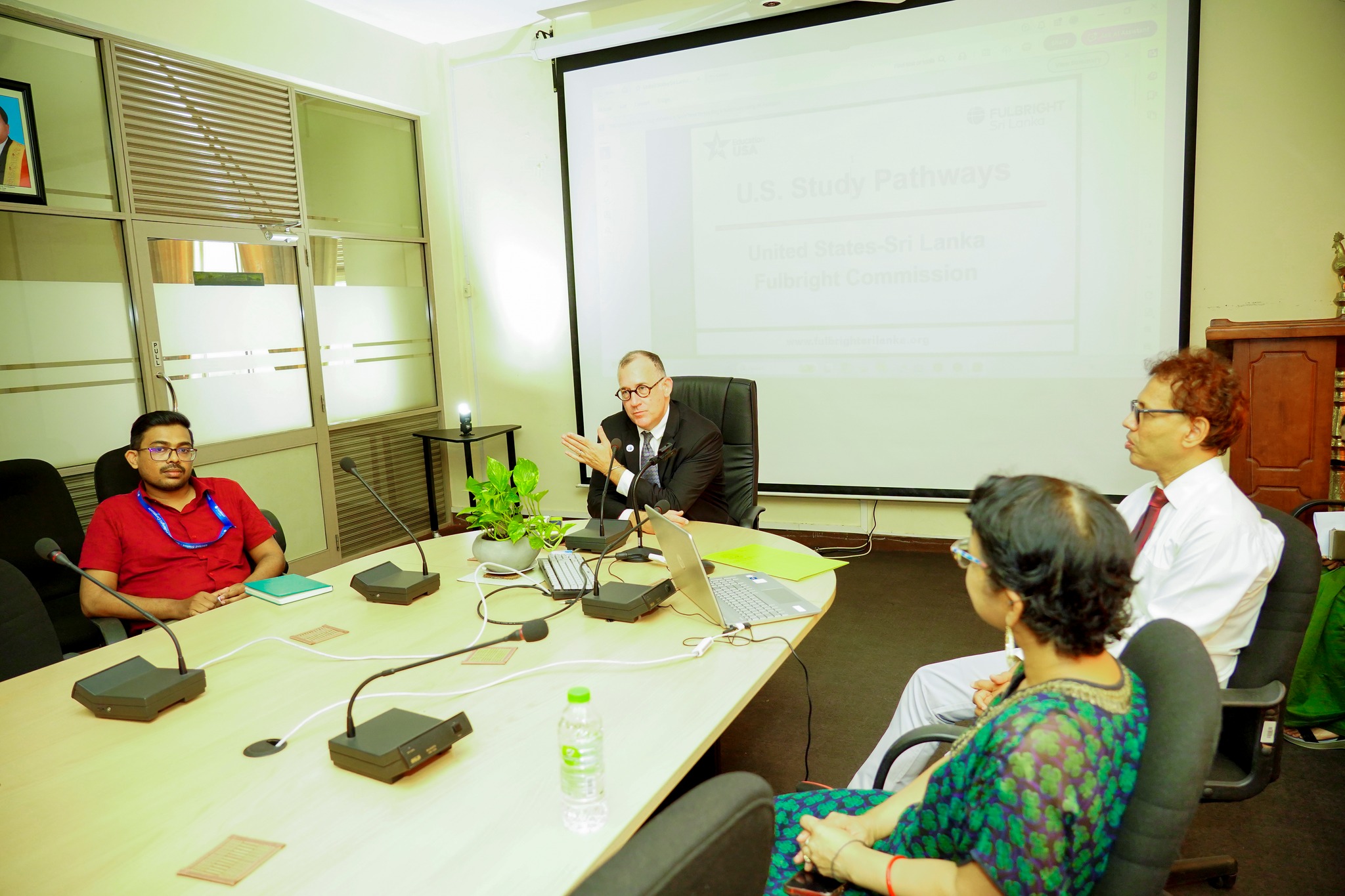 Gallery image 12 for 𝗔𝘄𝗮𝗿𝗲𝗻𝗲𝘀𝘀 𝗦𝗲𝘀𝘀𝗶𝗼𝗻 𝗼𝗻 𝗙𝘂𝗹𝗯𝗿𝗶𝗴𝗵𝘁 𝗢𝗽𝗽𝗼𝗿𝘁𝘂𝗻𝗶𝘁𝗶𝗲𝘀 𝗮𝗻𝗱 𝗘𝗱𝘂𝗰𝗮𝘁𝗶𝗼𝗻 𝗨𝗦𝗔