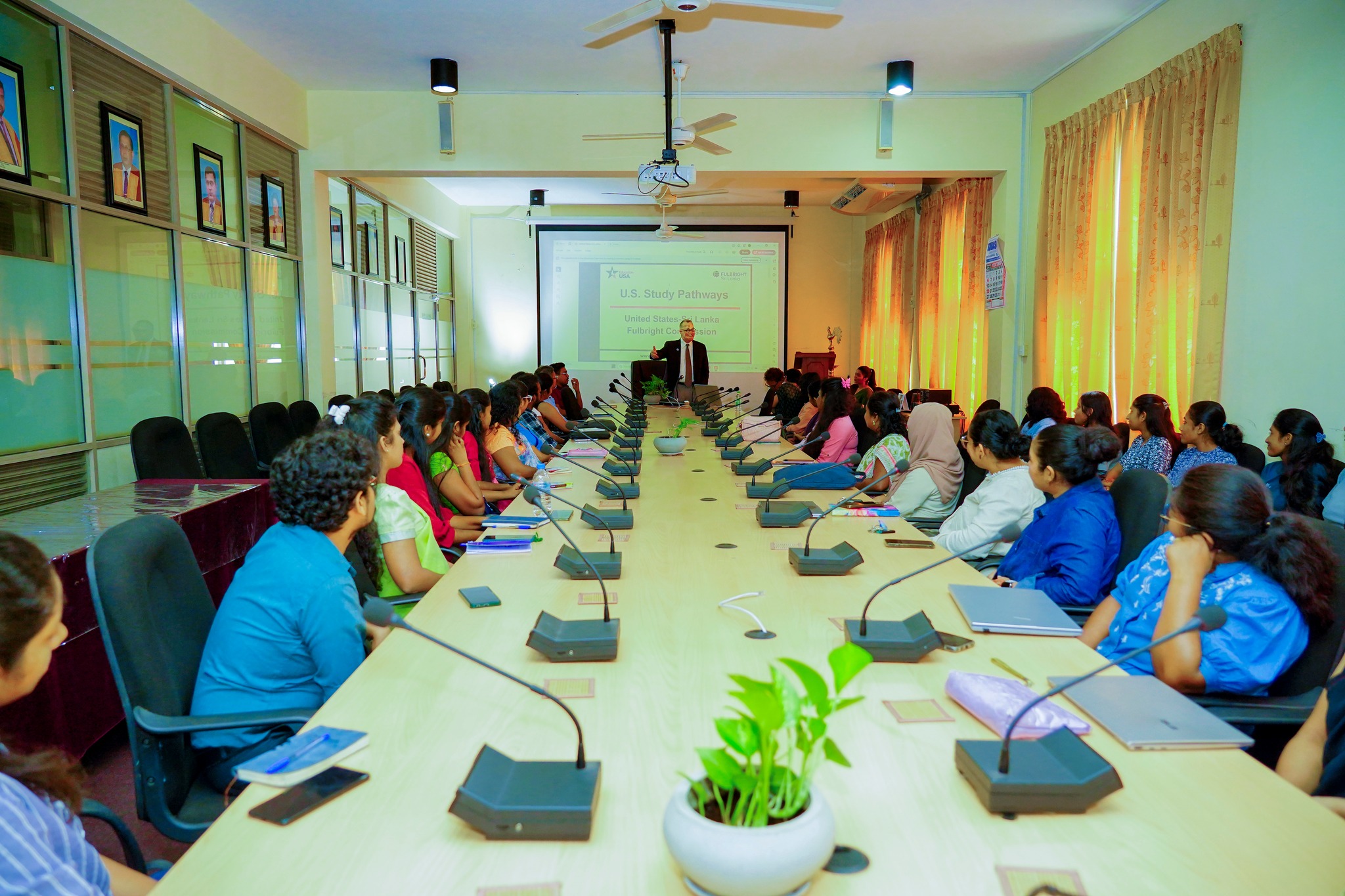 Gallery image 5 for 𝗔𝘄𝗮𝗿𝗲𝗻𝗲𝘀𝘀 𝗦𝗲𝘀𝘀𝗶𝗼𝗻 𝗼𝗻 𝗙𝘂𝗹𝗯𝗿𝗶𝗴𝗵𝘁 𝗢𝗽𝗽𝗼𝗿𝘁𝘂𝗻𝗶𝘁𝗶𝗲𝘀 𝗮𝗻𝗱 𝗘𝗱𝘂𝗰𝗮𝘁𝗶𝗼𝗻 𝗨𝗦𝗔